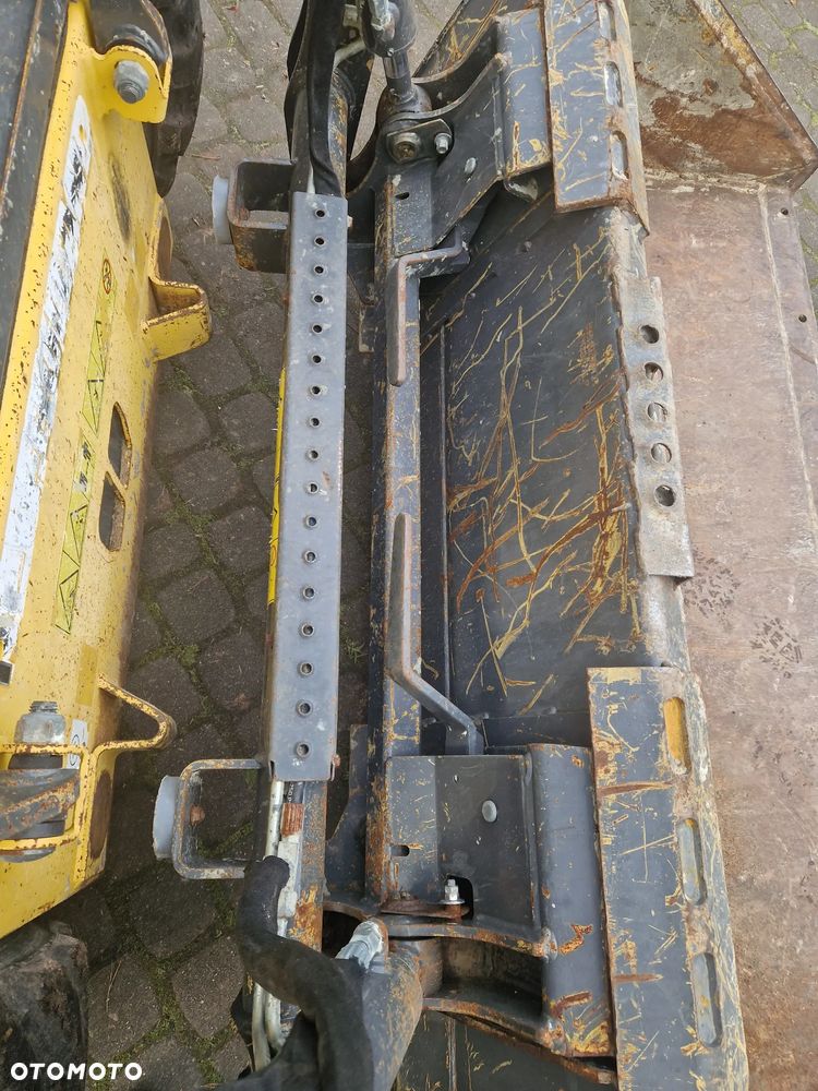 New Holland L216 - 9