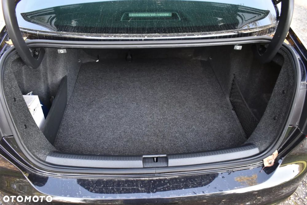 Volkswagen Jetta 2.0 TDI Highline DSG - 10