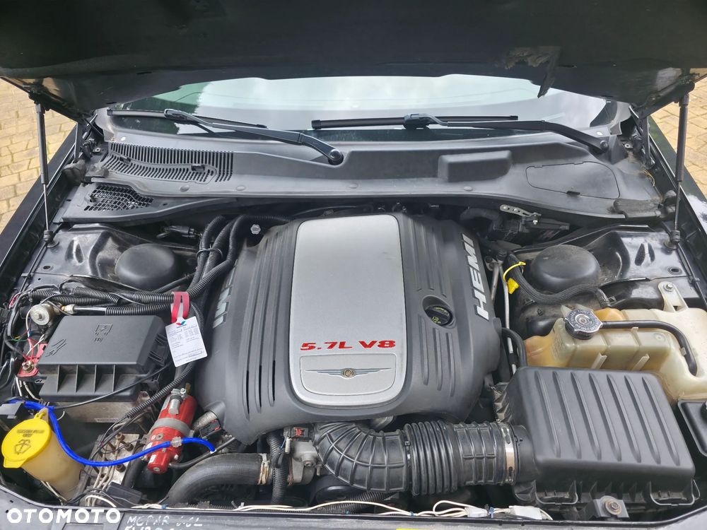 Chrysler 300C 5.7 V8 Hemi - 13