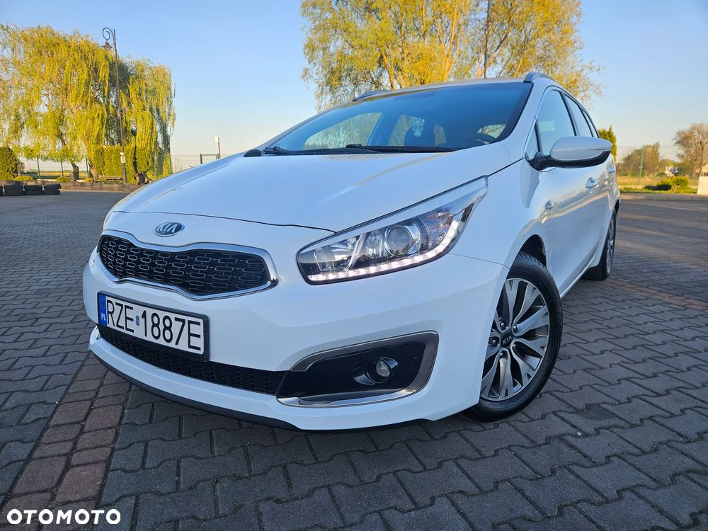 Kia Ceed 1.6 CRDi 136 ISG Dream-Team Edition - 1