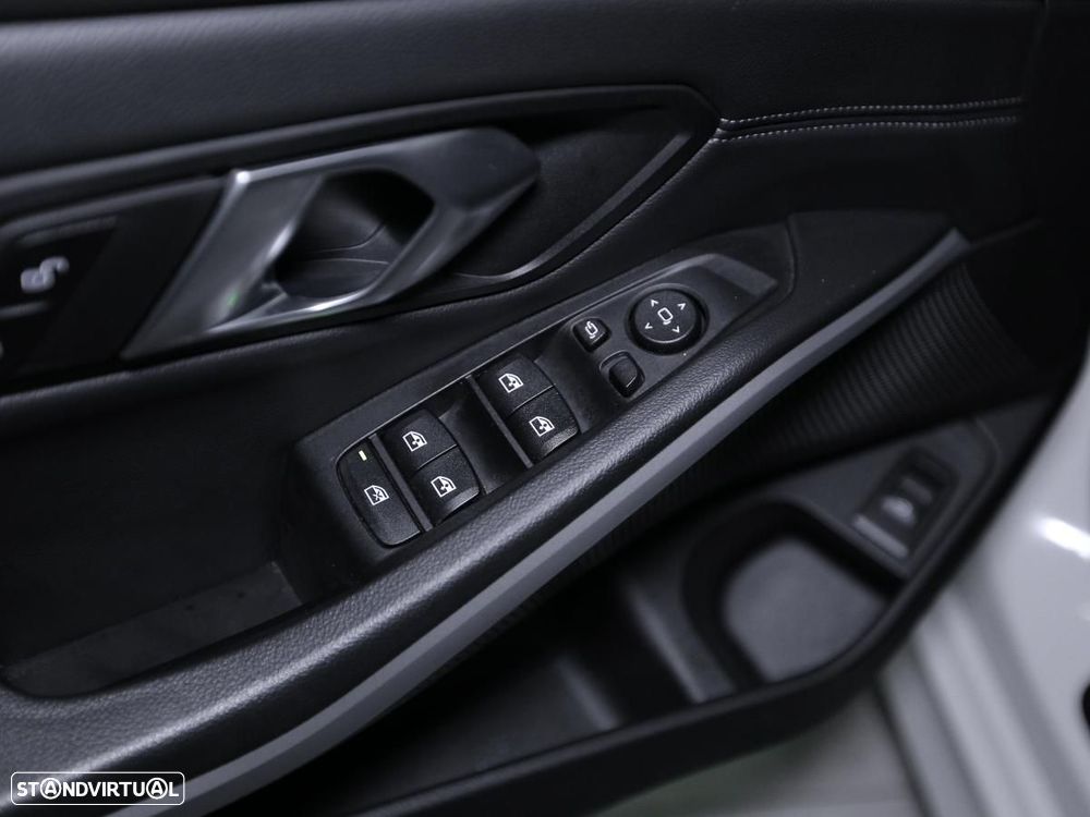 BMW 318 d Touring Auto - 16