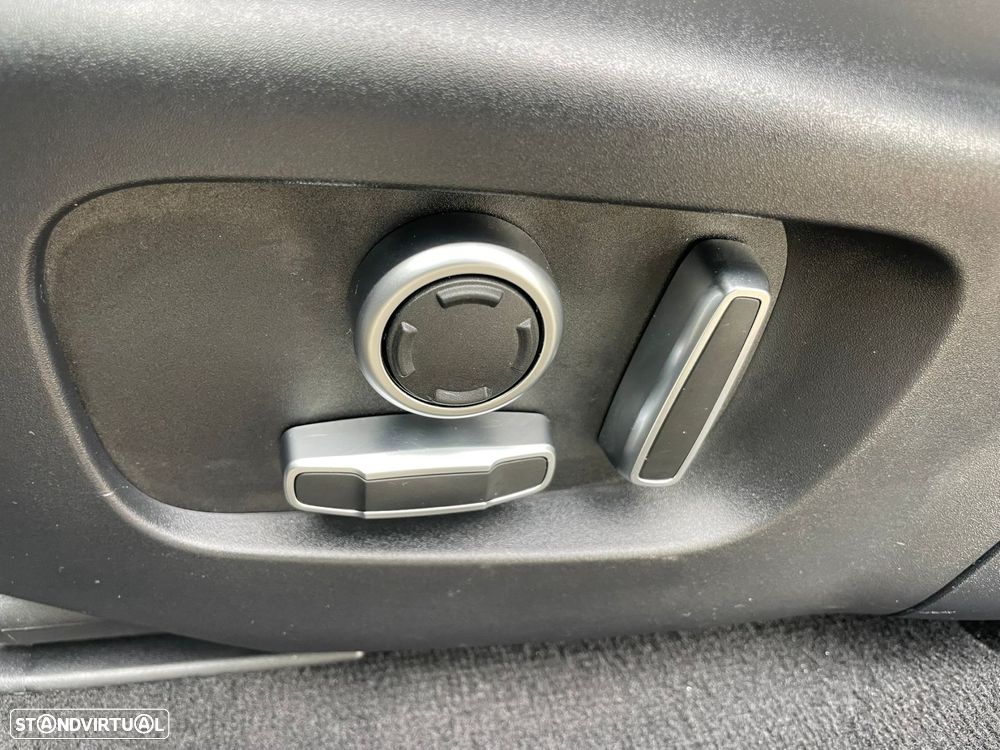 Land Rover Range Rover Evoque 1.5 P300e AWD SE Auto - 32