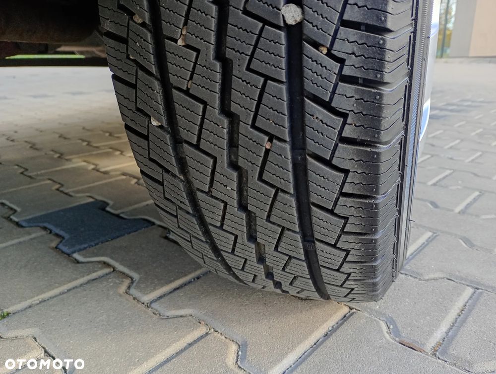 Volkswagen TRANSPORTER T5 XI.2009r. MAX WYSOKI 1,9 TDI 102KM KLIMATYZACJA NOWE SPRZĘGŁO I ROZRZĄD PRZEGLĄD NA ROK ZERO RDZY 3 OSOBOWY STAN TECHNICZNY WZOROWY ŁADOWNOŚĆ 1385 KG BEZWYPADKOWY VAT1 ELEKTR. SZYBY I LUSTERKA - 31