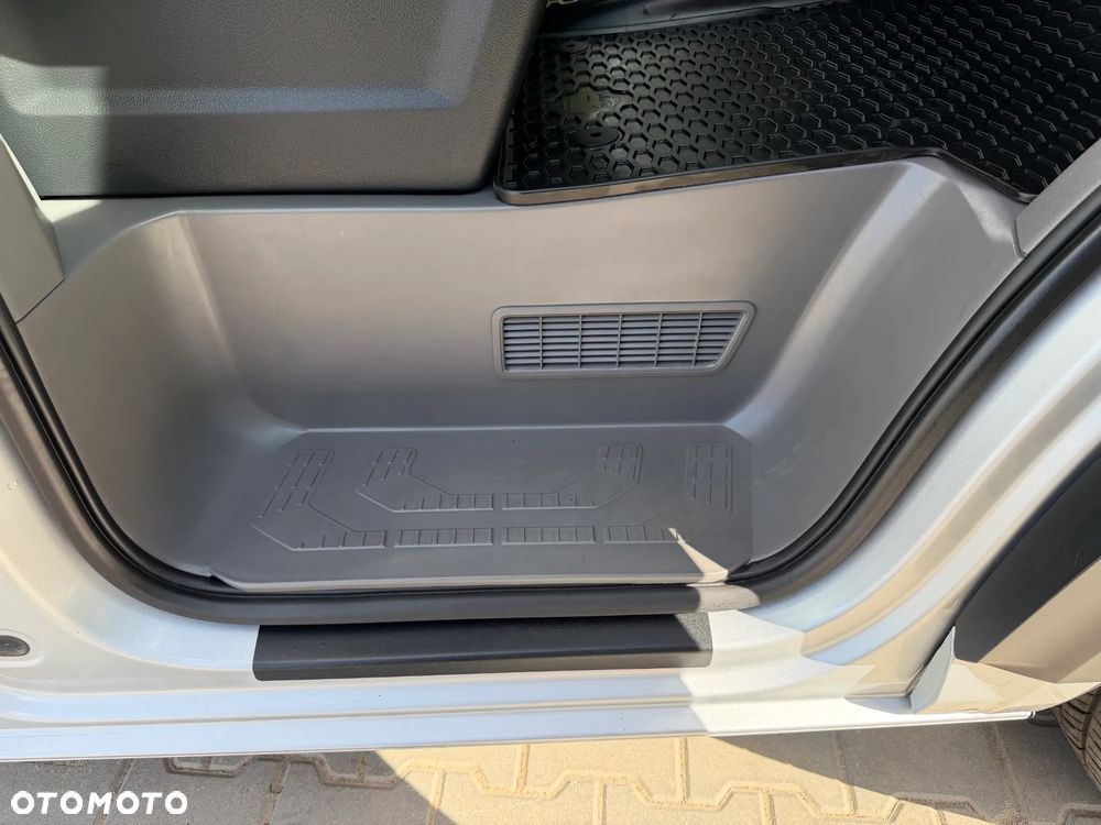 Volkswagen CRAFTER L2H2 Model 2021r WZMOCNIONY VAN 3 osobowy Silnik 2.0TDI 140KM bez BiTurbo! Euro6, Duża ładowność 1.2t, DMC:3.5t, Homologacja VAT-1 Zabudowa paki BOTT, Bogate wyposażenie! OPONY Jak nowe, Fabryczne ogrzewanie oraz wentylacja pojazdu ze zdalnym sterowaniem OEM Eberspacher Airtronic M2 3,5kW, Android Auto, Apple CarPlay, Parktroniki, Kamera, Nawigacja, Drzwi tył 270' Fotel pilot pneumatyczny z masażem! - 23