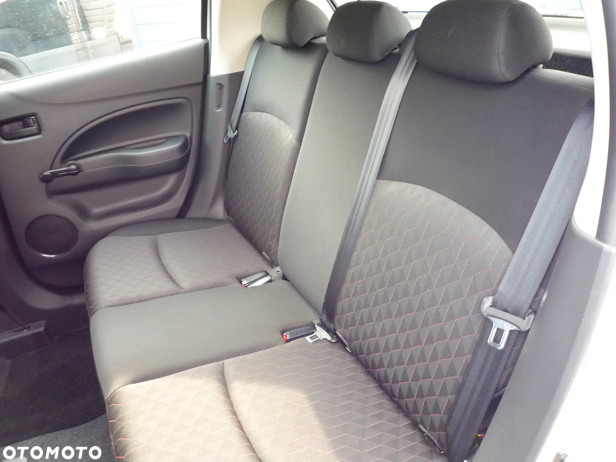 Mitsubishi Space Star - 14