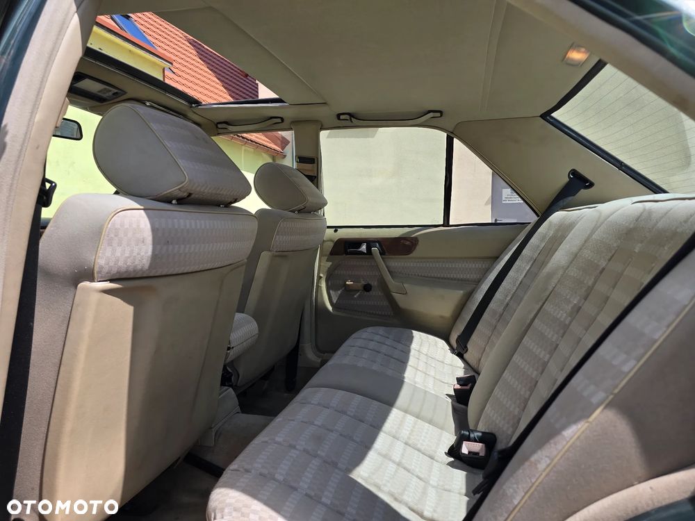 Mercedes-Benz W201 (190) - 7