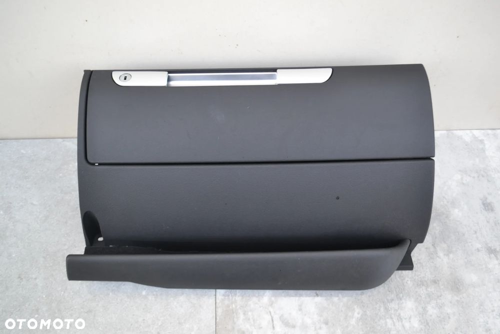 AUDI TT 8N SCHOWEK PASAŻERA CZARNY EUROPA STAN 8N1857095 - 1