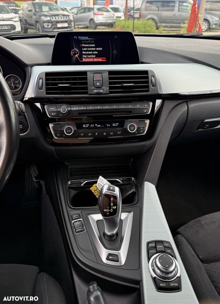 BMW Seria 3 330e iPerformance M Sport - 33