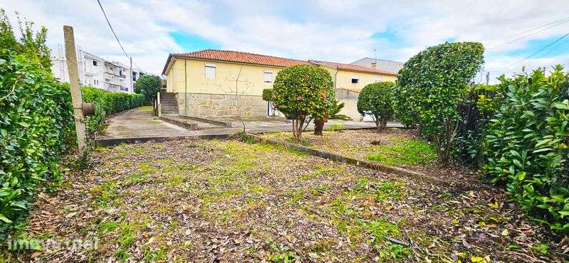 O Refúgio Perfeito: Casa Grande com Jardim/Terreno perto de Guimarães