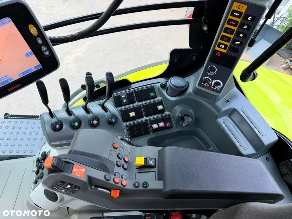 Claas Axion 830 - 21