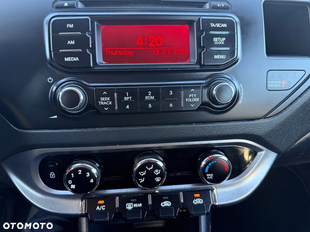 Kia Rio 1.4 M - 11