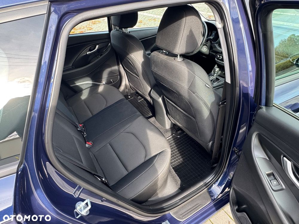 Hyundai i30 Fastback 1.6 CRDI Premium DCT - 14