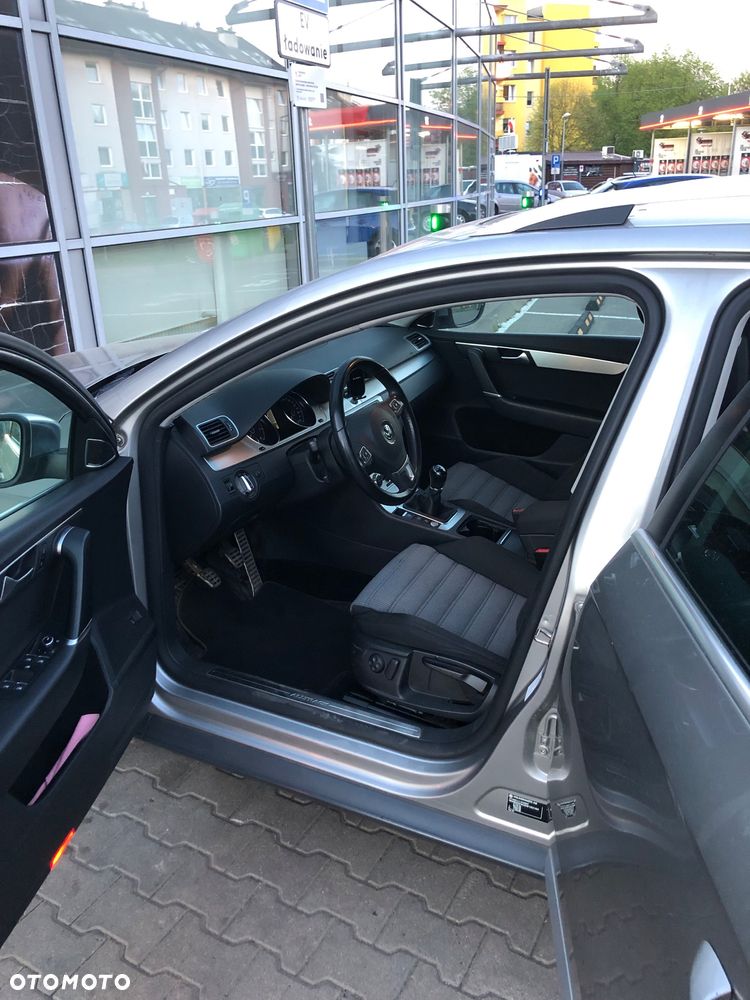 Volkswagen Passat - 12