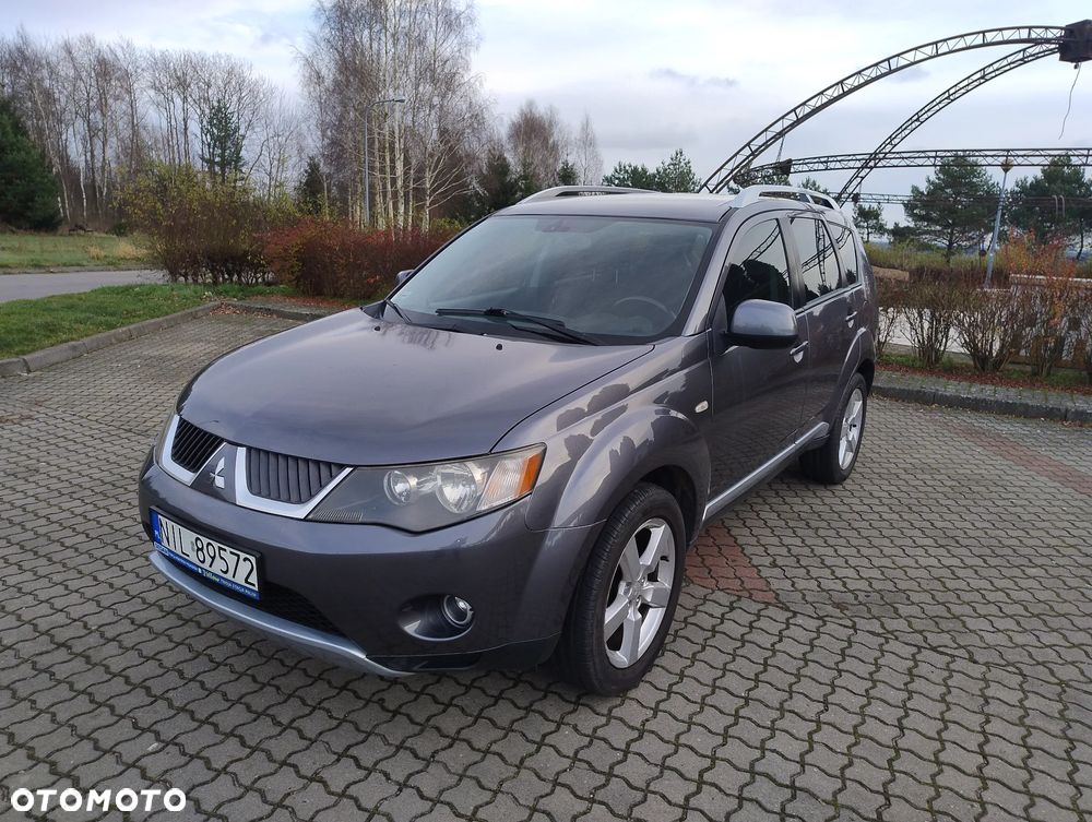 Mitsubishi Outlander - 2