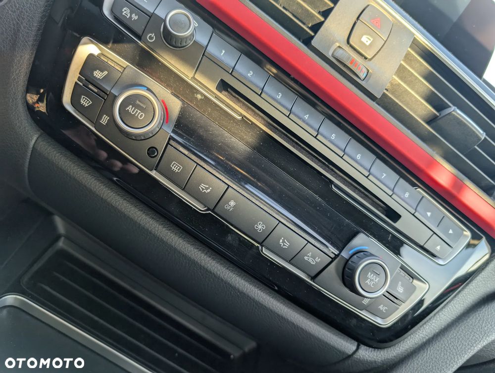 BMW Seria 3 318i Sport Line - 9