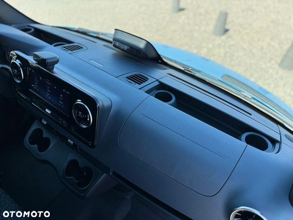 Mercedes-Benz Sprinter - 16