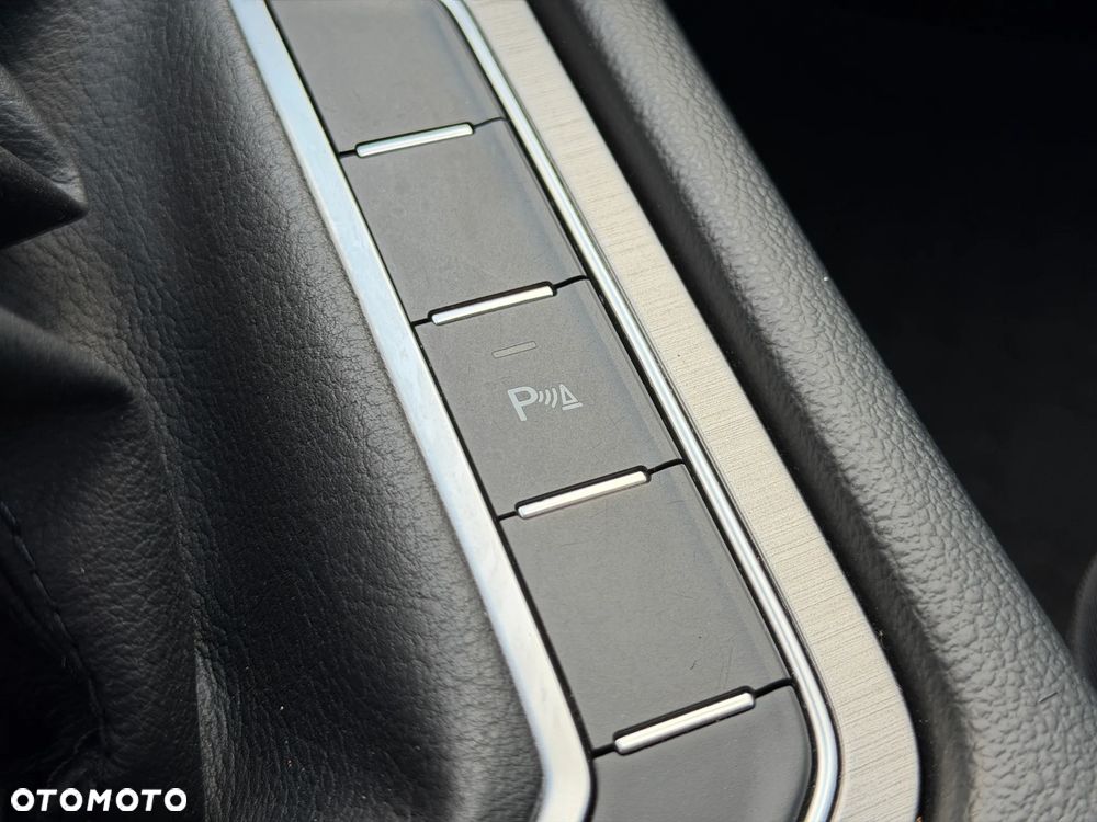Volkswagen Passat 2.0 TDI EVO Elegance - 23