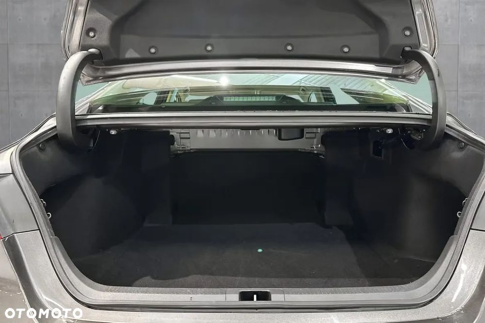 Toyota Camry Executive - 6