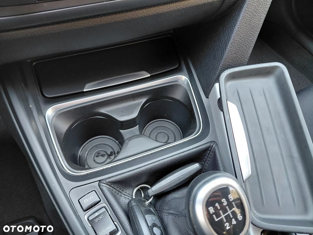 BMW Seria 3 318d Luxury Line EU6 - 32