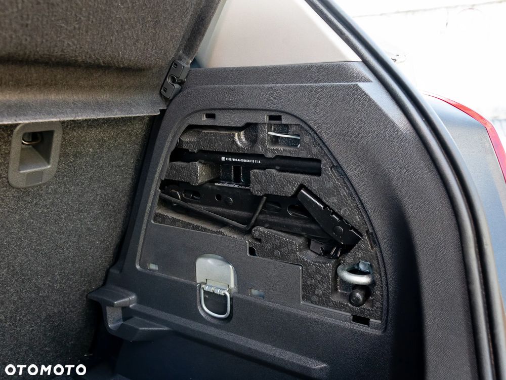 Opel Corsa 1.4 16V Satellite - 34