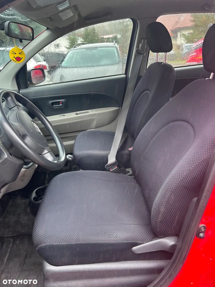 Daihatsu Sirion 1.0 - 7