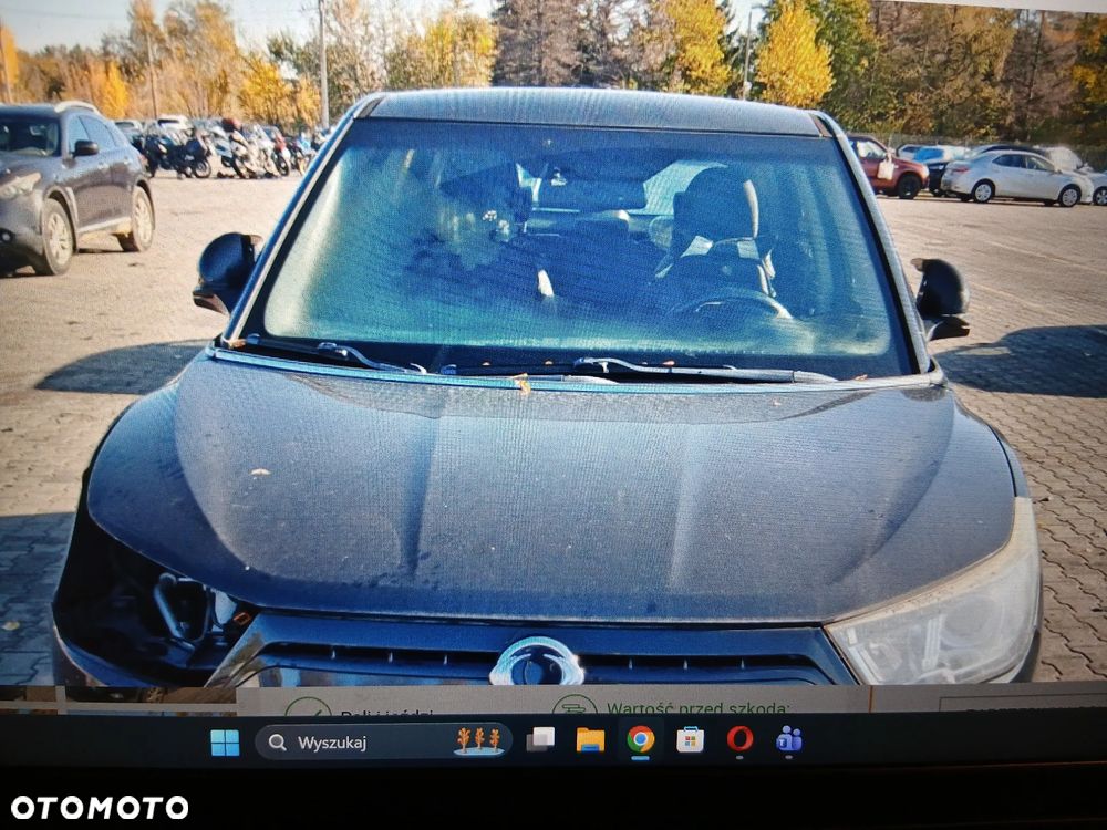 KG Mobility Tivoli 2015 photo 3