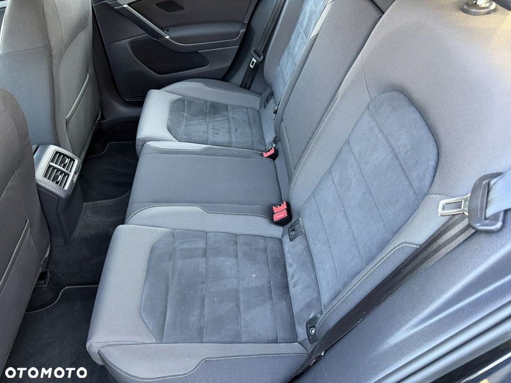 Volkswagen Golf - 10