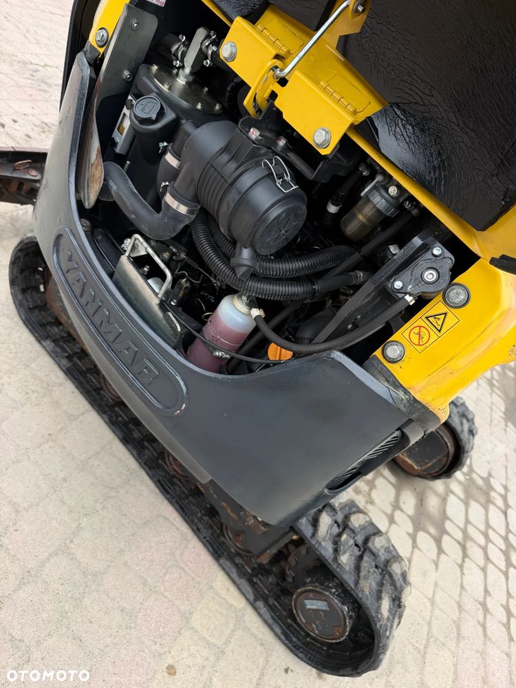 Yanmar SV18 Koparka Gąsienicowa 2 tony. Długie ramię PLUS. Szybkozłącze plus łyżka kopiąca. Rozsuwane Hydr. podwozie! Sprowadzona z Gospodarstwa Norweskiego! Maszyna jak Nowa z Salonu! 2017 rok. 1200 mtg! Gąsienice bez zużycia jak Nowe! szybka wolna jazda. Ani deka luzów i wycieków. OKAZJA Dodatkowe sekcje Hydrauliczne pod młot i wiertnice. Fabryczny lakier na podzespołach! Zebatki w pięknym stanie. Ogrzewana wentylowana Kabina. OKAZJA TANIO - 11