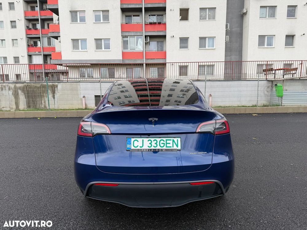 Tesla Model Y AWD Performance - 11