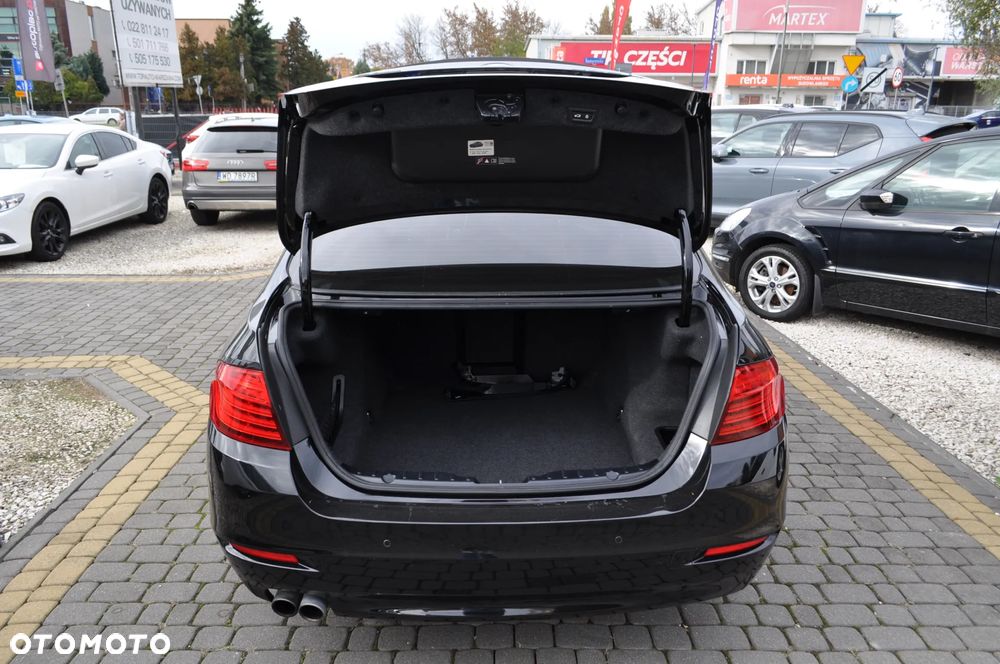 BMW Seria 5 528i xDrive Sport-Aut Modern Line - 35