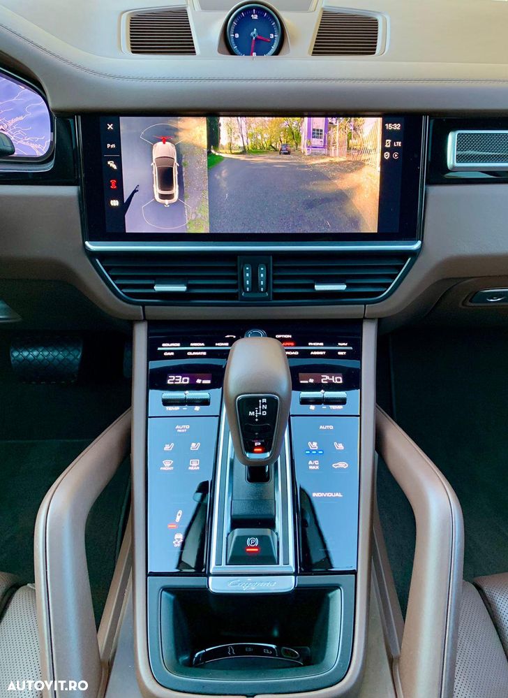 Porsche Cayenne - 10
