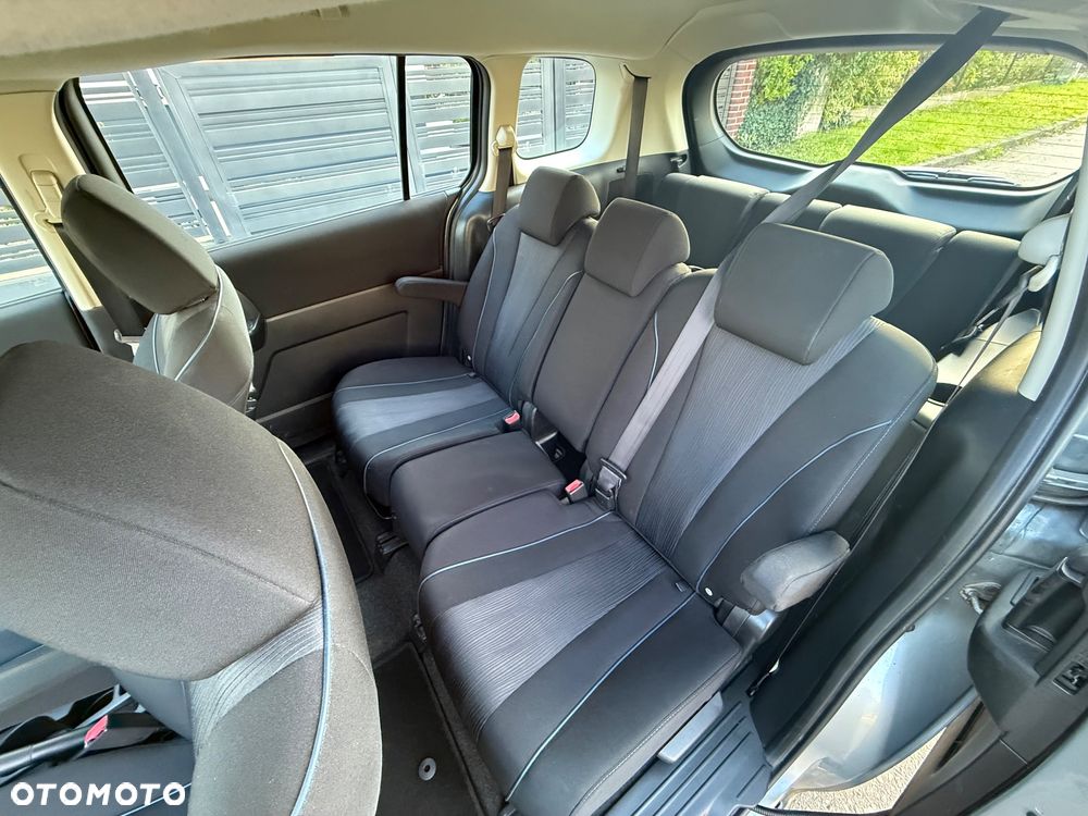 Mazda 5 - 13