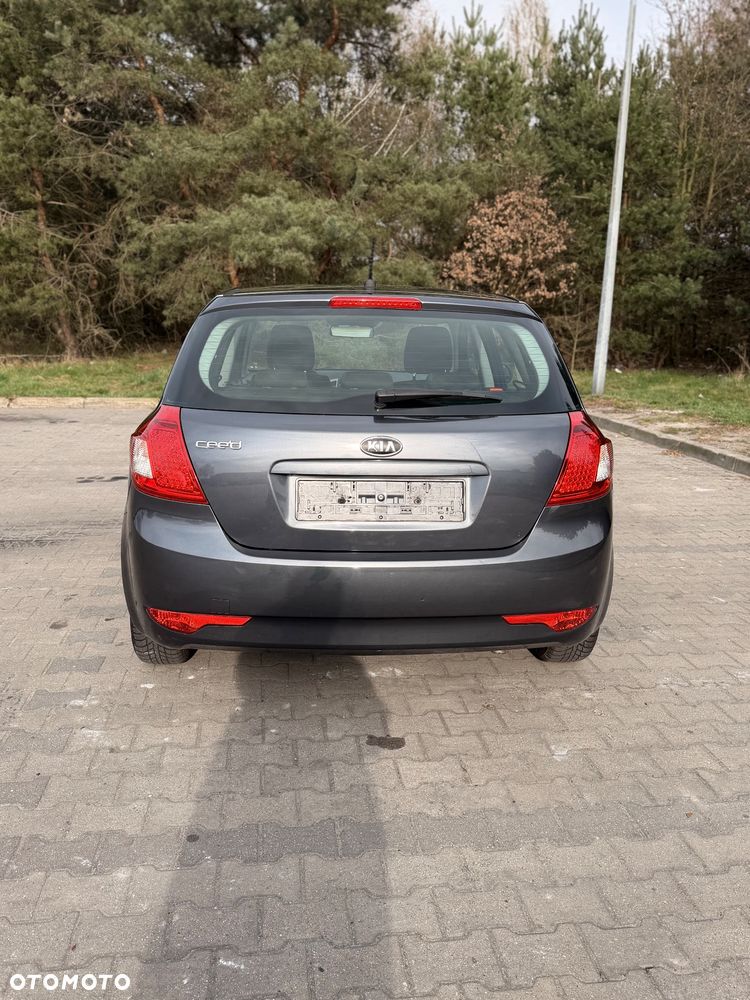 Kia Ceed 1.6 L - 3