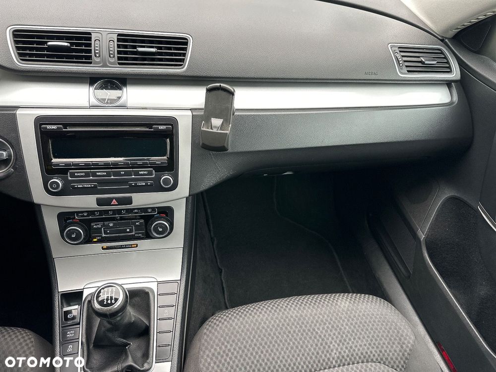 Volkswagen Passat - 11