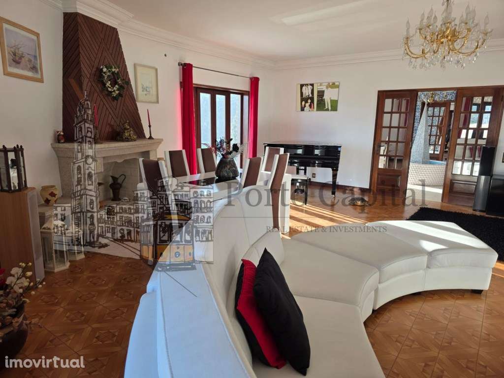 EXCELENTE MORADIA DE LUXO COM ÁREAS BASTANTE AMPLAS PARA ARRENDAMEN... - Grande imagem: 3/46