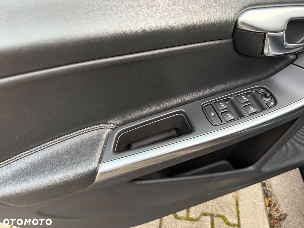 Volvo V60 D3 Summum - 12