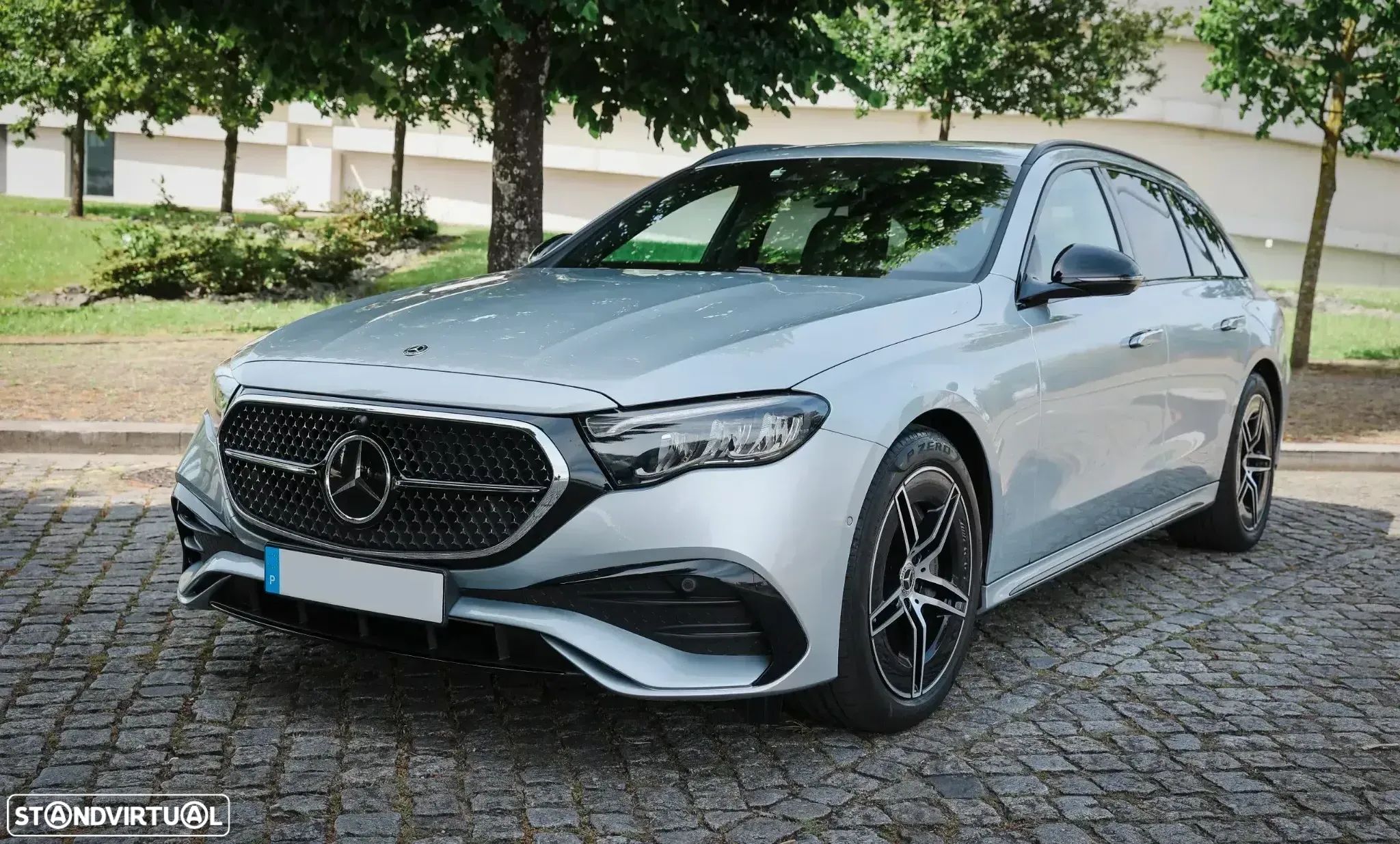 Mercedes-Benz E 300 e AMG Line - 1