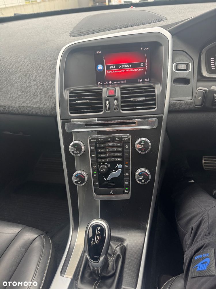 Volvo XC 60 D4 R-Design - 9