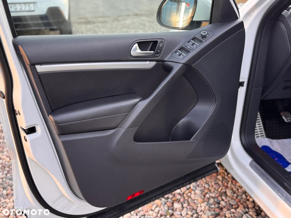 Volkswagen Tiguan 2.0 TDI 4Mot Perfectline R-Style - 14