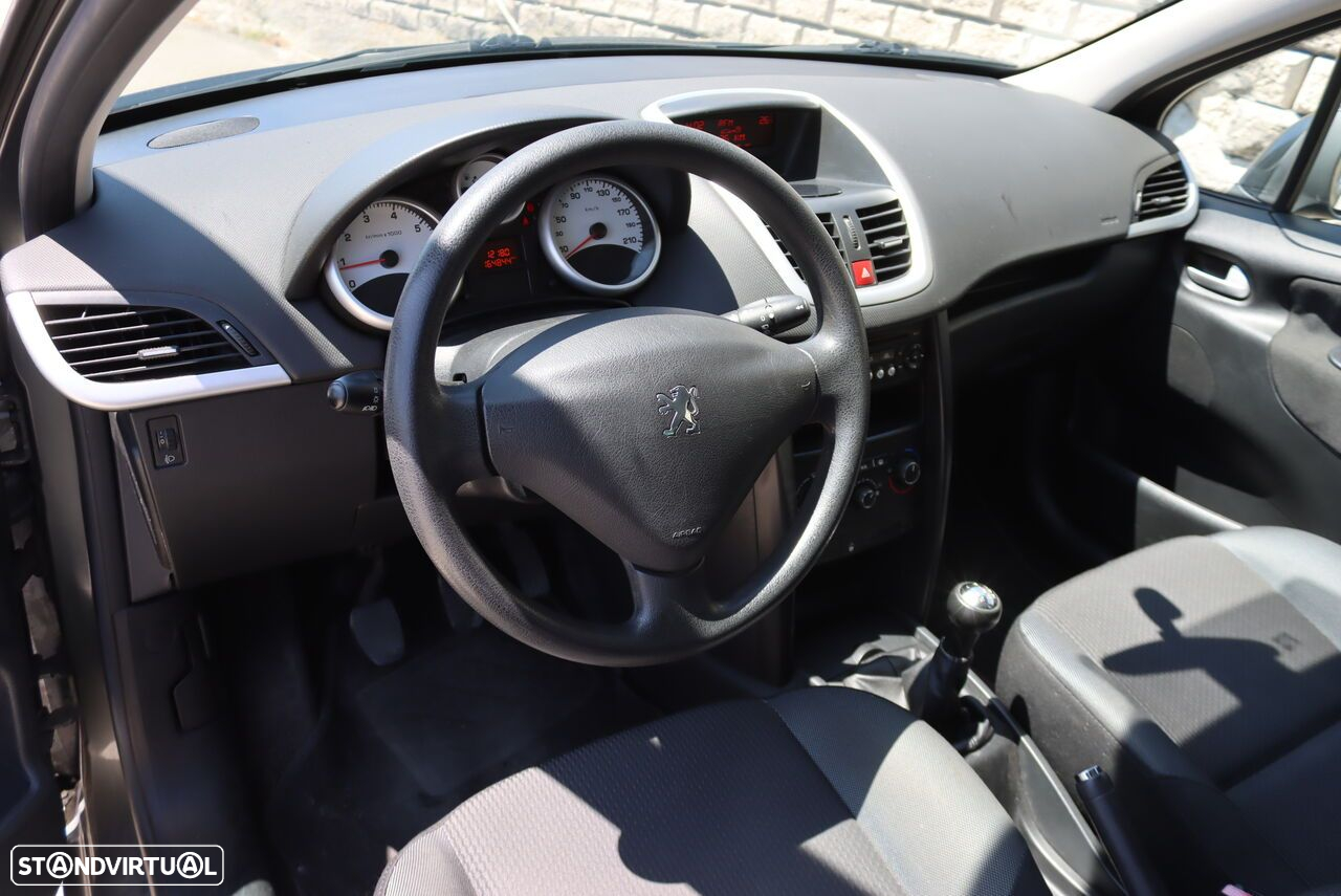 Peugeot 207 1.4 16V Trendy - 4