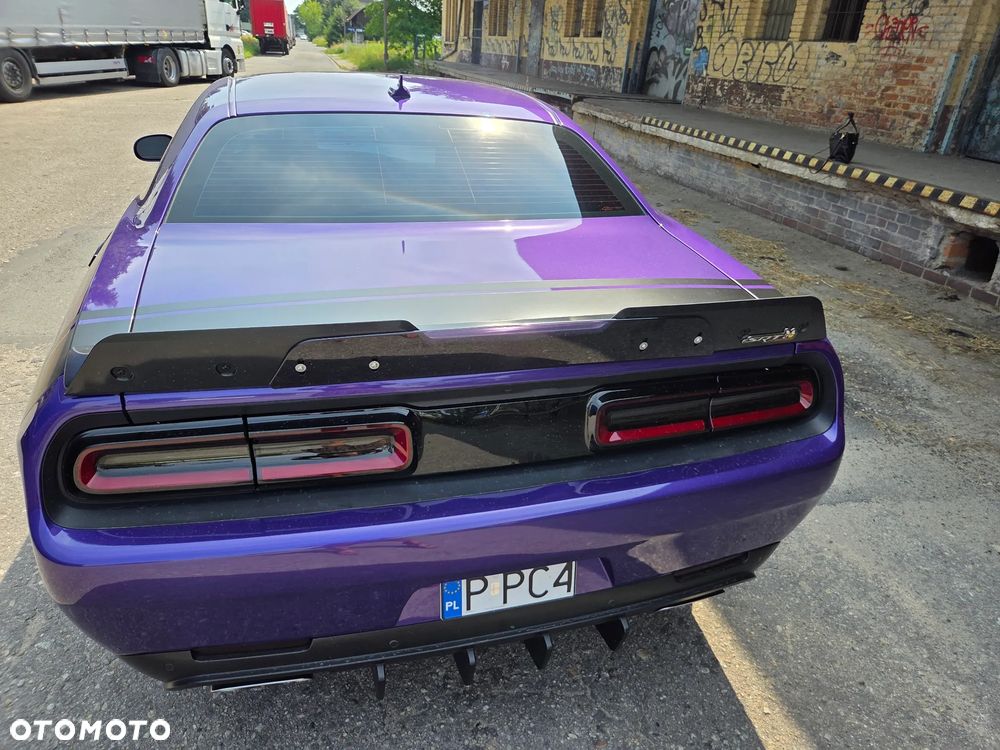 Dodge Challenger - 16