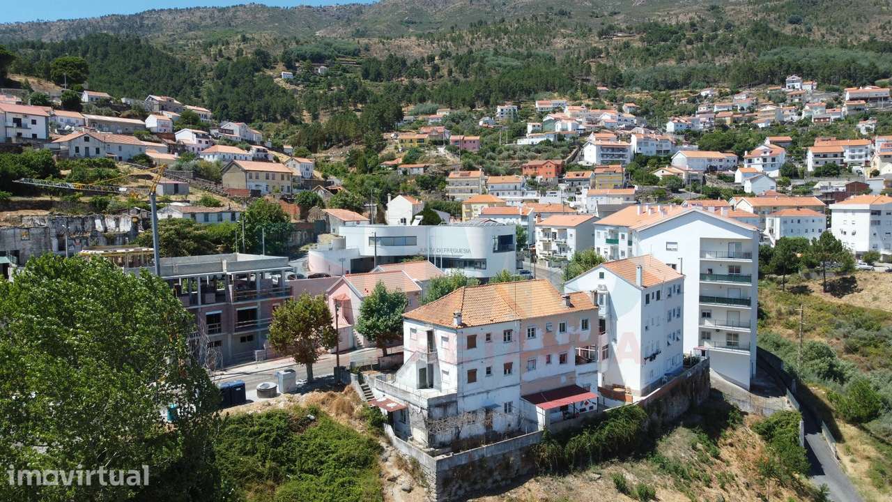 Edificio c/ 3 Apartamentos T2 p/ Recuperar - Covilhã - Grande imagem: 2/32