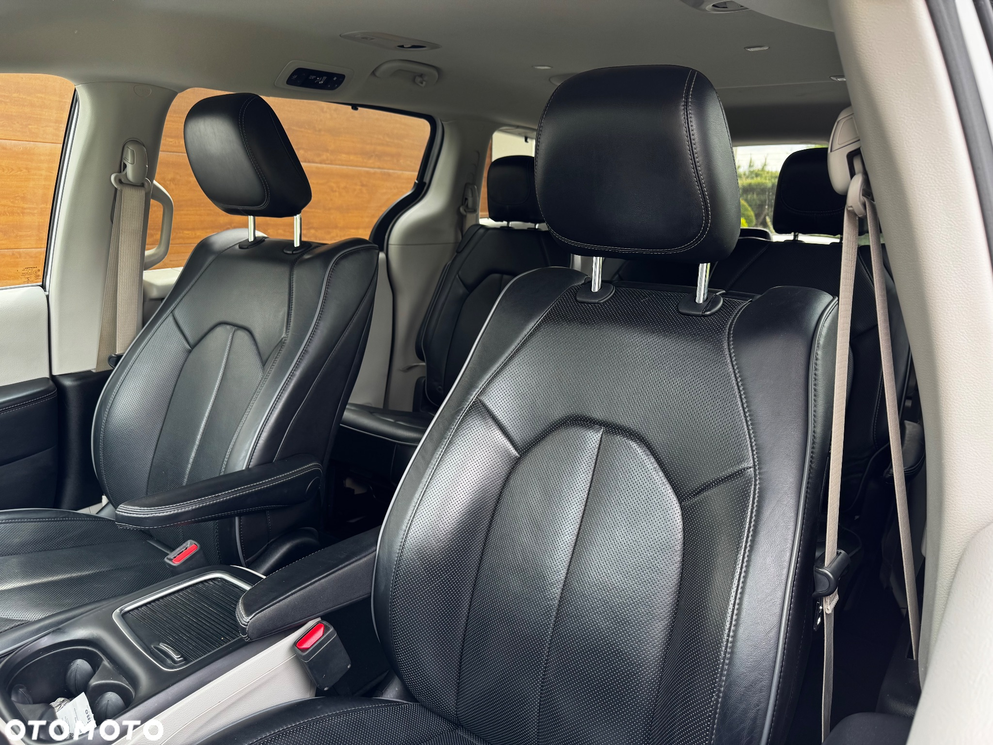 Chrysler Pacifica - 17