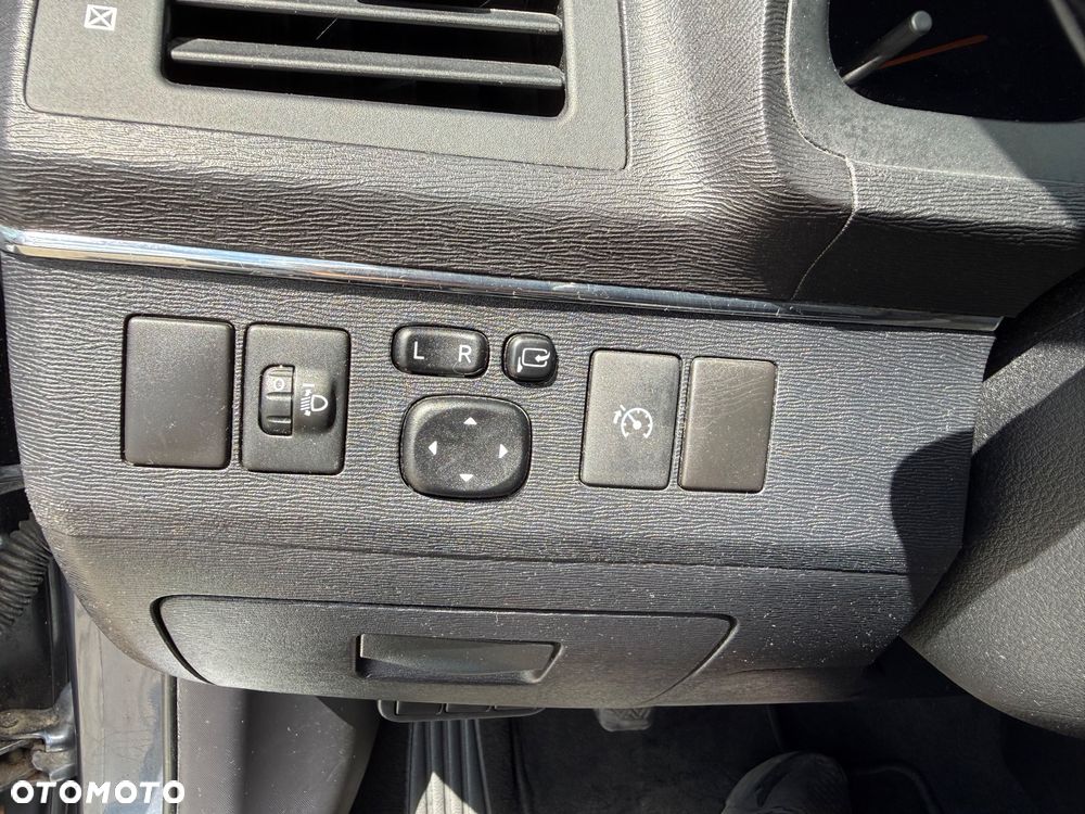 Toyota Avensis 2.0 Executive - 21