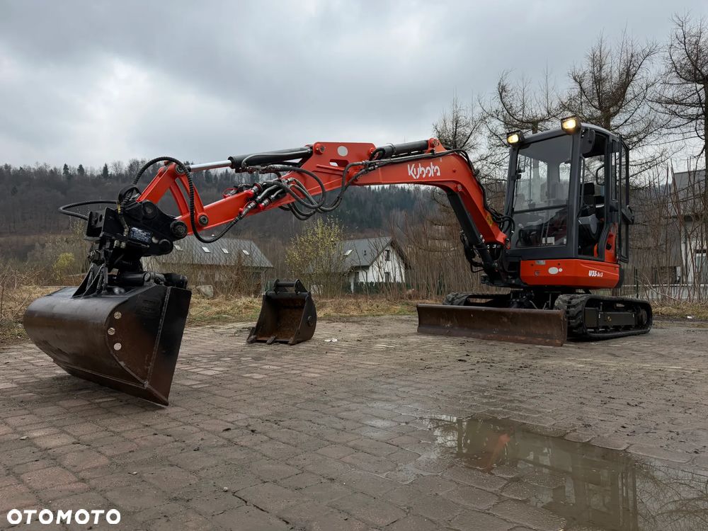 Kubota U35. koparka 3,7 tony. 2016 rok. 2000 mtg! Łyżka skarpowa Hydraulicznie uchylna. 3sekcje Hydrauliczne. zamki na tłokach. Jak nówka sztuka. Zadbana zero zużycia. Z gospodarstwa Norweskiego. Zmiana łyżek Hydrauliczna. LENHOFF. Zero luzów wycieków. Szybka wolna jazda. Gąski perfekt stan. OKAZJA TANIO - 31