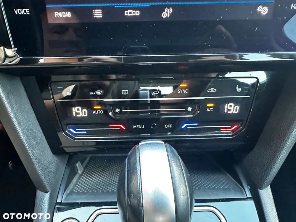 Volkswagen Passat 2.0 TDI Elegance DSG - 18