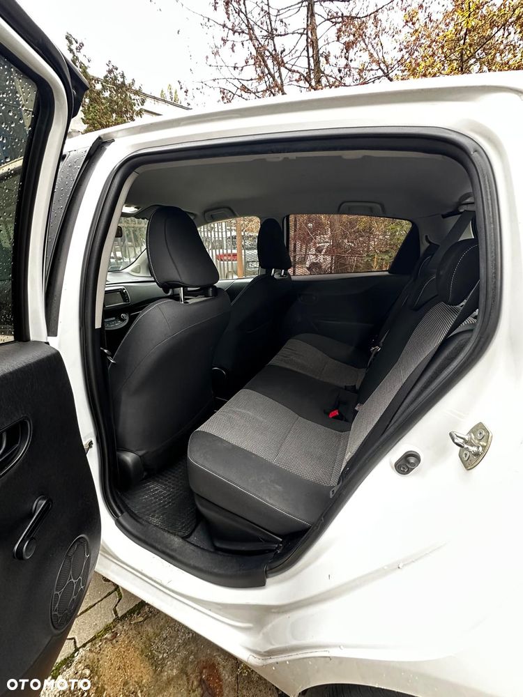 Toyota Yaris Hybrid 100 Premium - 10
