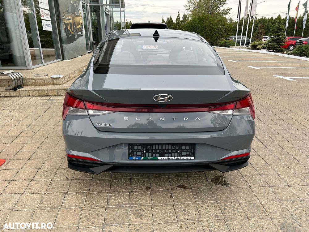 Hyundai Elantra 1.6 l 123 CP 6MT Classic - 4