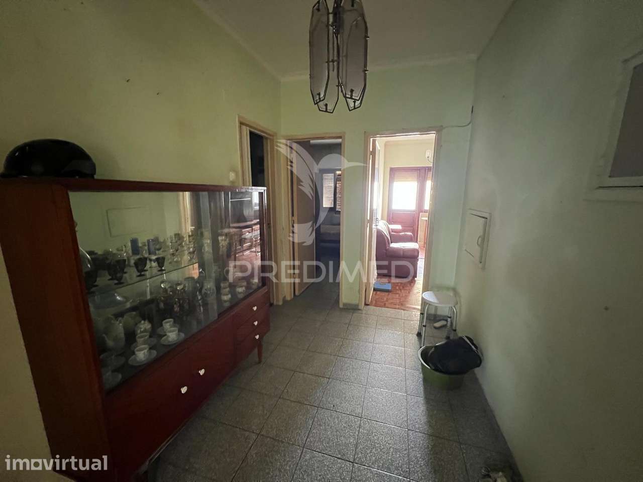 Apartamento T2 na Cova da Piedade – excelente potencial para remode... - Grande imagem: 2/9