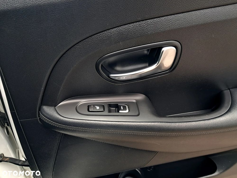 Kia Carens 1.6 GDI Dream Team Edition - 24